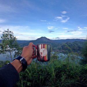 Ngopi di puncak gunung